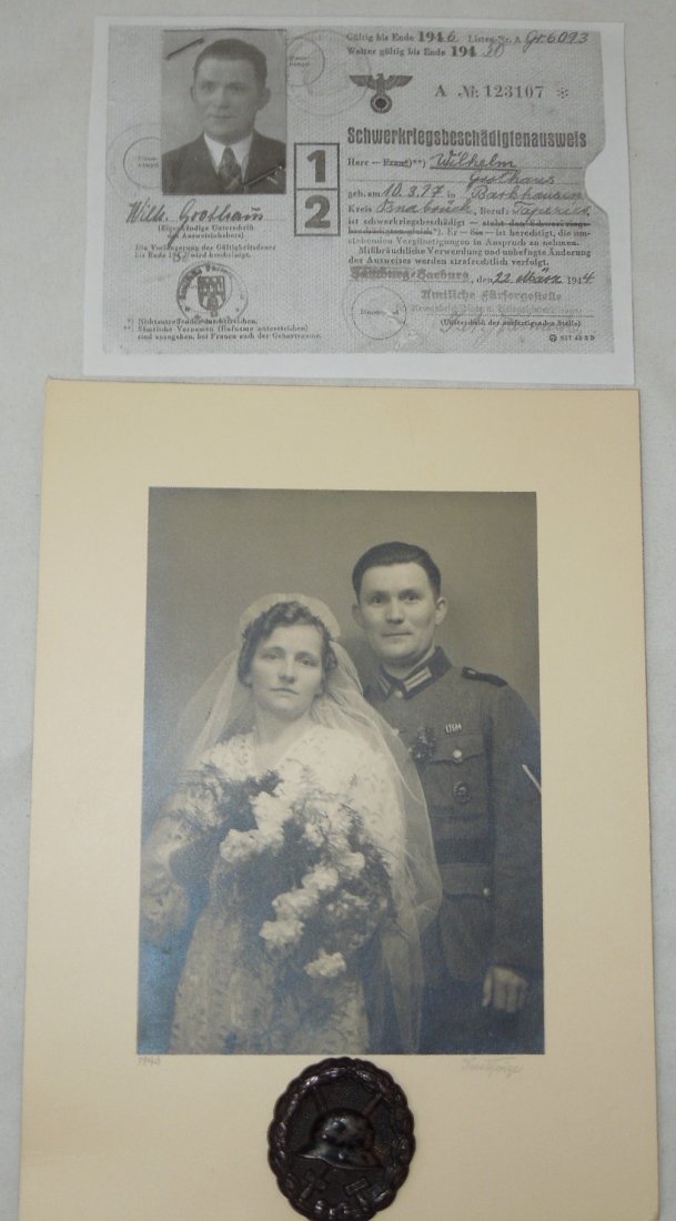 WWI German Army Wound Badge & 1940 Soldier Photo Named: Wedding photograph of a WWI Veteran German Soldier dated 1940 with his original black Wound Badge pinned to the bottom. Comes with a copy of a document about him written in German. Size: 6 3/4 x 9 inc