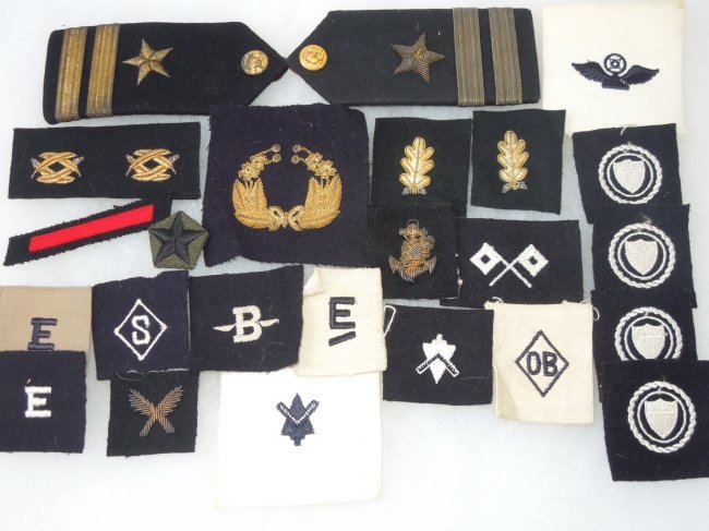 Large Lot of WWII US Navy Patches Insignia and Bullion: Large Lot of WWII US Navy Shoulder & Sleeve Insignia with some Bullion. One shoulder board is marked The Viking Hilborn-Hamburger. Over 20 plus pieces. Look over photos for various conditions.
