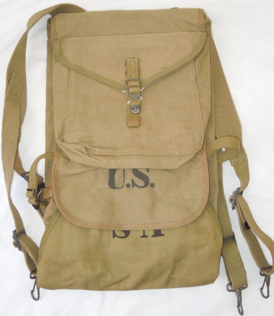 WWII US Army 1942 Boyt Field Pack: WWII 1942 US Field Pack Bag with mess kit carrier (mounted outside) and straps. Marked BOYT. In excellent condition for its age. (III B 12)