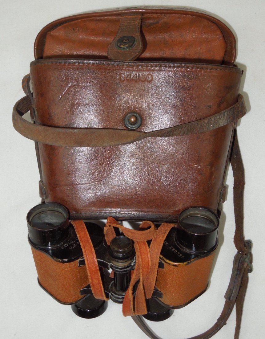 WWII US Army Signal Corps Binoculars and Case: WWII US Army Signal Corps Binoculars and Case. The binoculars are marked: SIGNAL CORPS US ARMY, Prism Stereo 6 POWER 30mm APERT., BAUSCH & LOMB OPTICAL CO. Rochester, N.Y. Serial No. 260325. It comes 