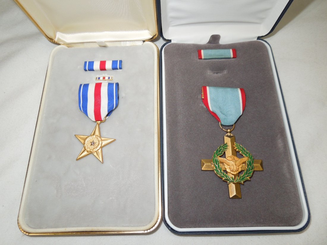 Boxed US Silver Star & Air Force Cross Medals (1 of 3)
