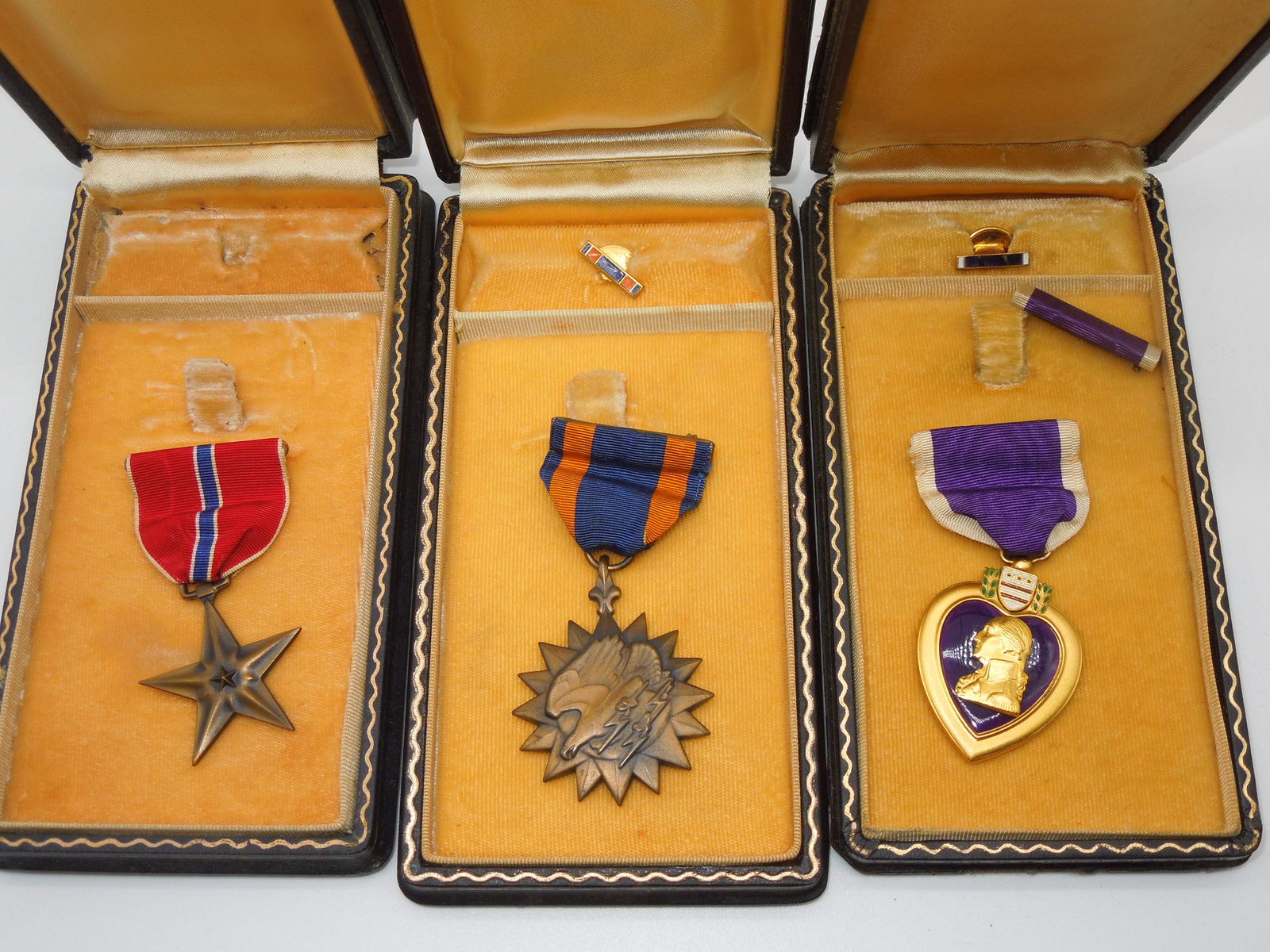 WWII US Bronze Star, Air Medal, & Purple Heart in Boxes (1 of 3)