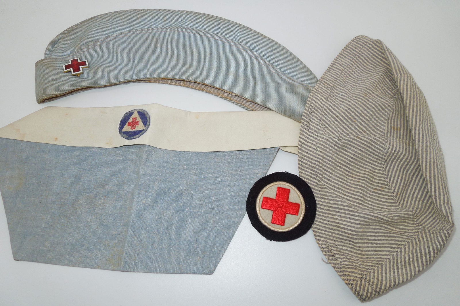 WWII Red Cross Nurse Civil Defense Caps Hats & Patch (1 of 4)
