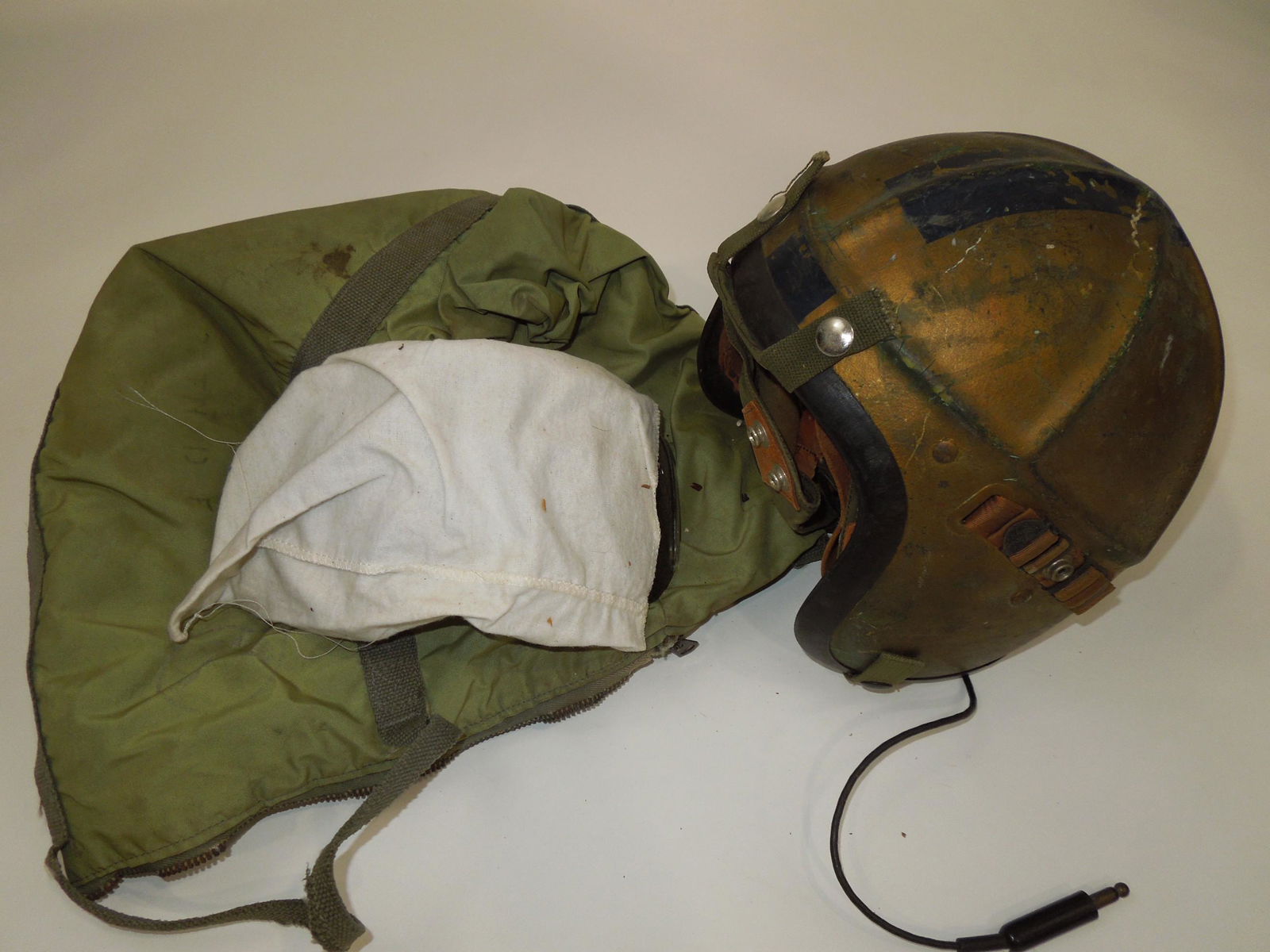 Korean War Era US Navy Named Aviators Pilot Flight Helmet & Bag (1 of 8)