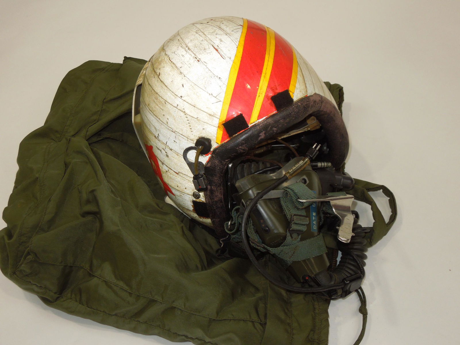 Vietnam War Era US Aviator Pilot Flight Helmet, Mask & Bag (1 of 7)