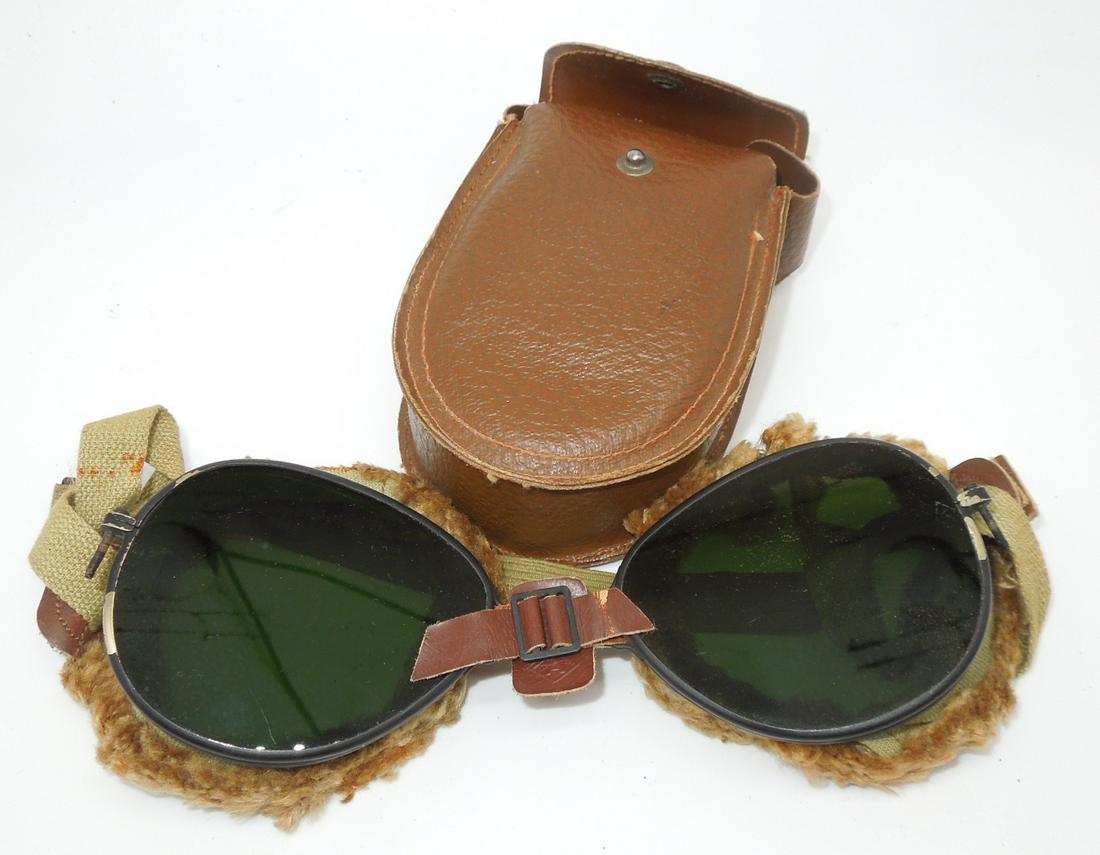 WWII Era US Army Mountain Troop Goggles with Case & extra lens (1 of 4)