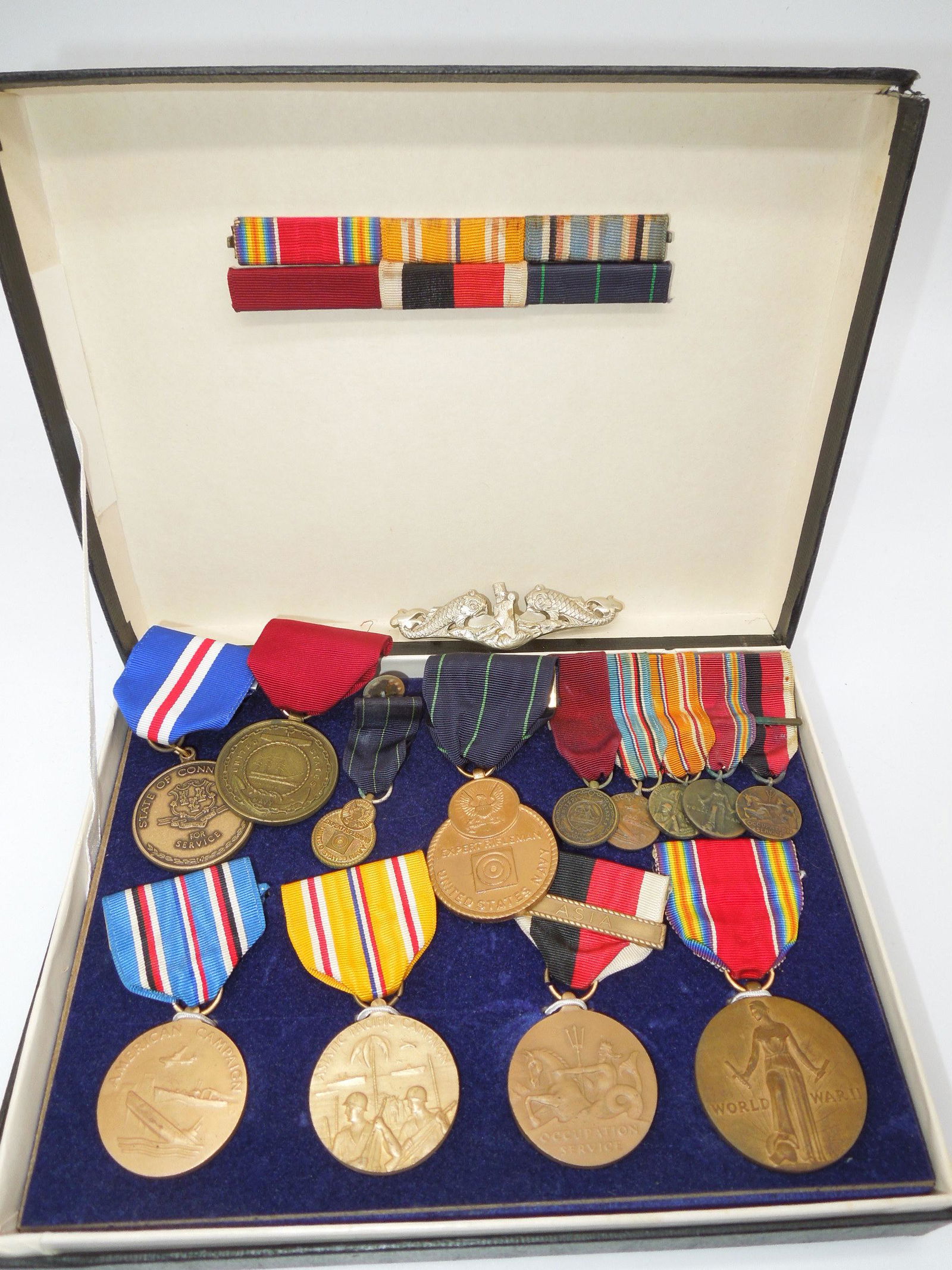 Vintage WWII US Navy Medal, Ribbon Bar, Submarine Pin Collection Group (1 of 5)