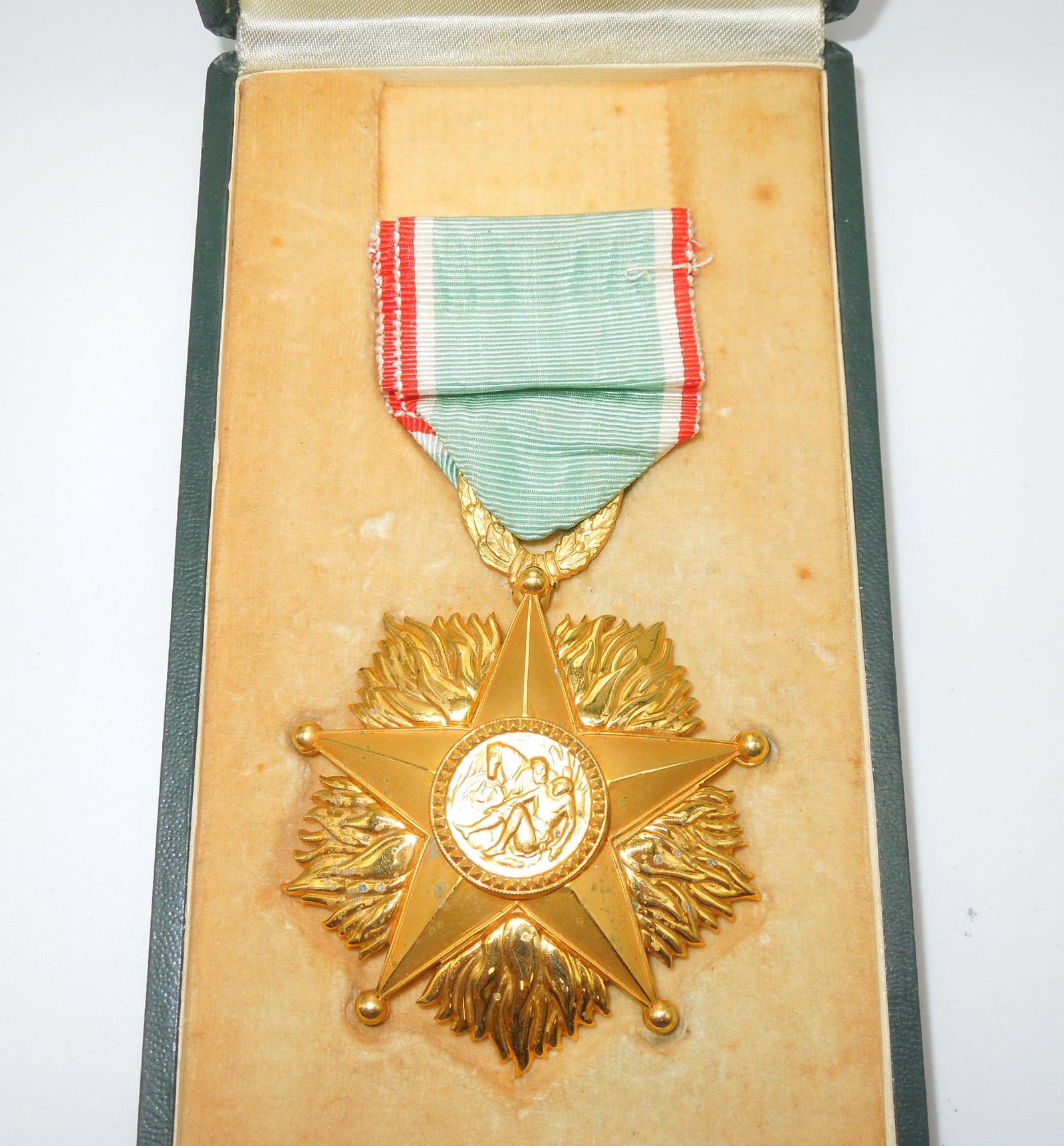 Vintage Italian Military Star of Solidarity Medal & Box: Vintage Italian Military Star of Solidarity Medal & Box. Maker: Arturo Pozzi Roma. Nice condition for its age with wear on the inside of the box. The Order of the Star of Italy Solidarity was founded