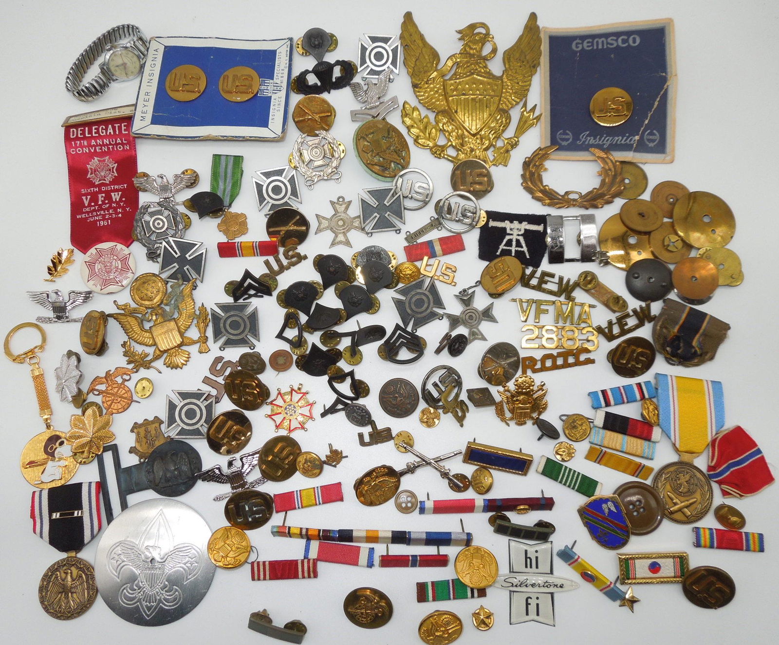 Huge Lot WWII - Modern US Military Pins Badges Ribbons Medals (1 of 11)