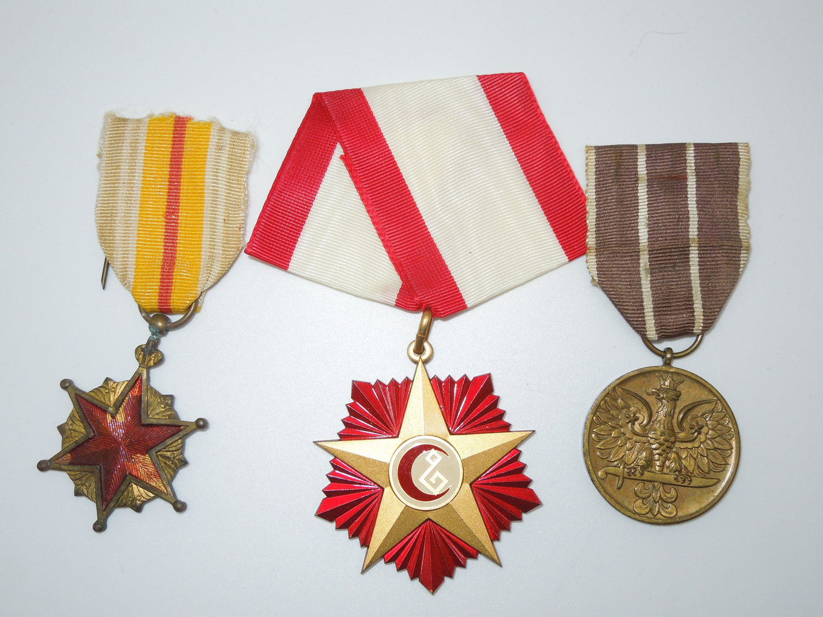 Iraq & South Vietnam Wound Medals & WWII Poland War Medal (1 of 4)