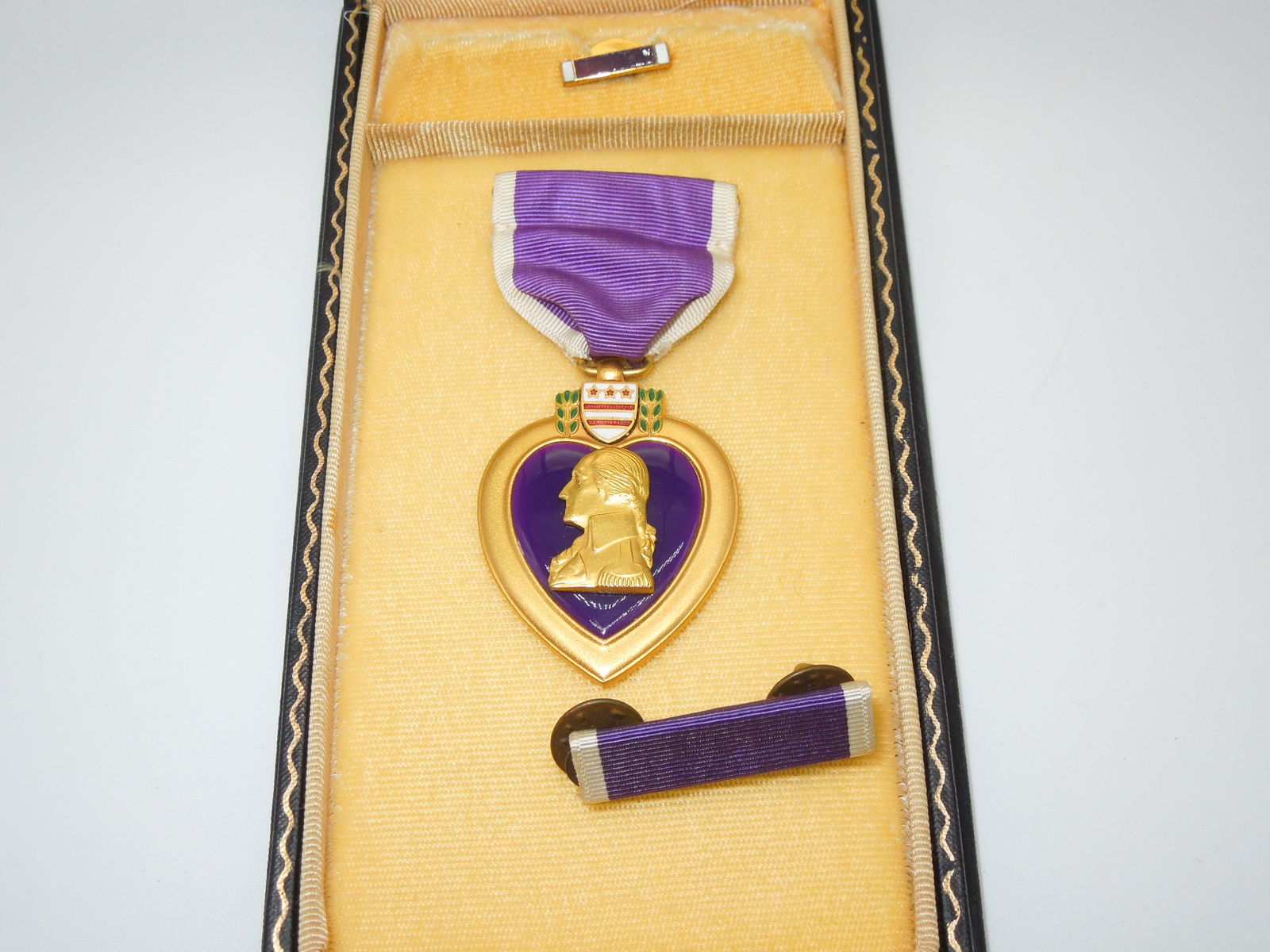 WWII Cased US Military Slot Brooch Purple Heart Medal Set (1 of 3)