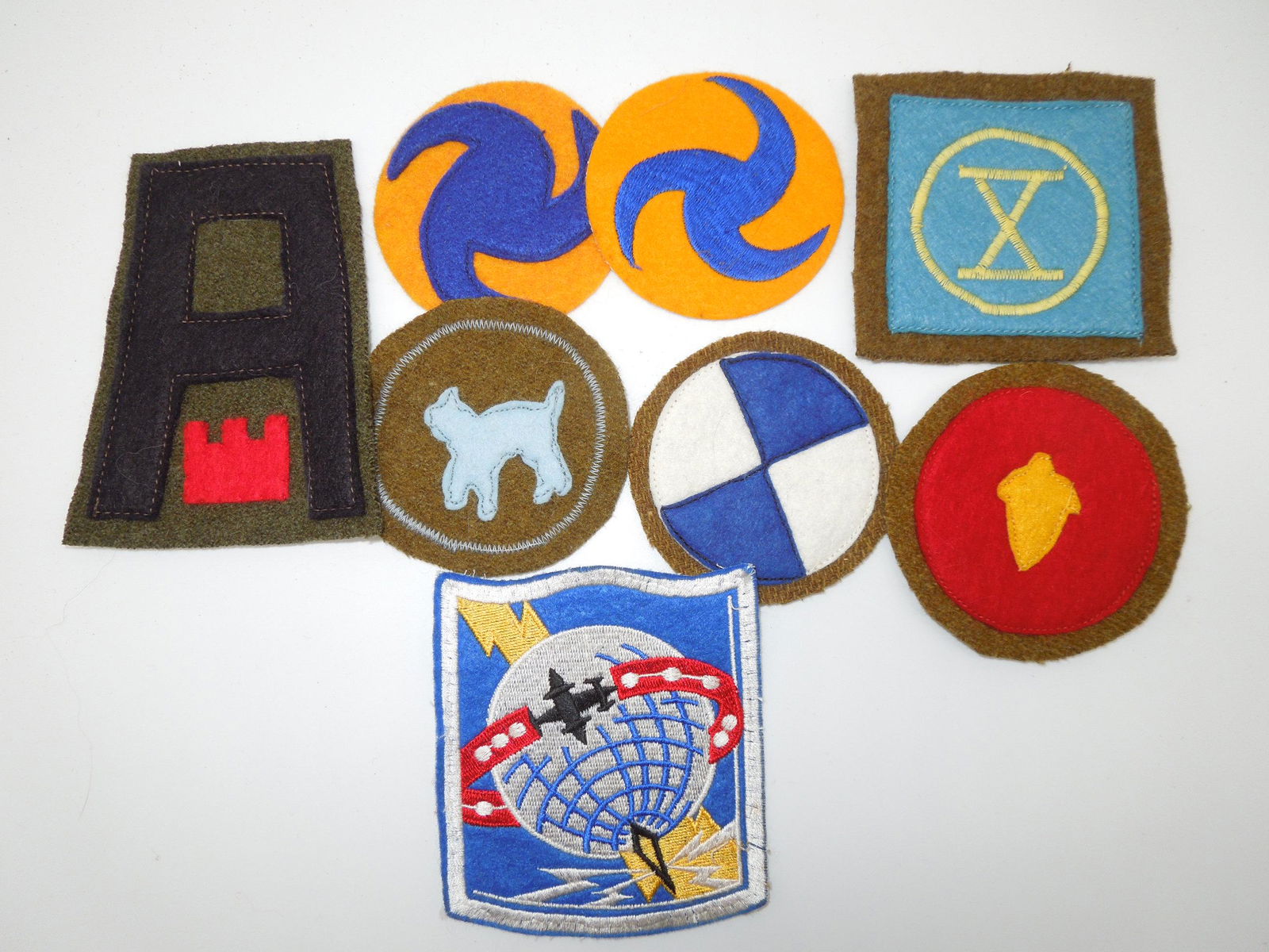 Lot of US Army WWI - WWII Reproduction Wool Patches Insignia (1 of 5)