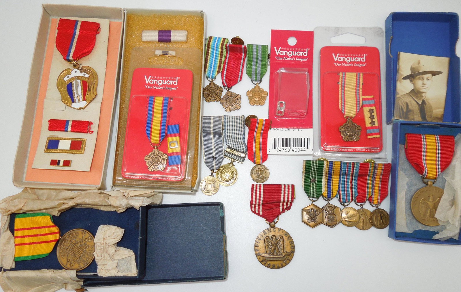 WWII - Vietnam US Military Medals Lot Philippines Korea: Lot of full sized and miniature medals as shown. Condition ranges from new to used. The Philippine Liberation medal is an early Philippines made version in the box.