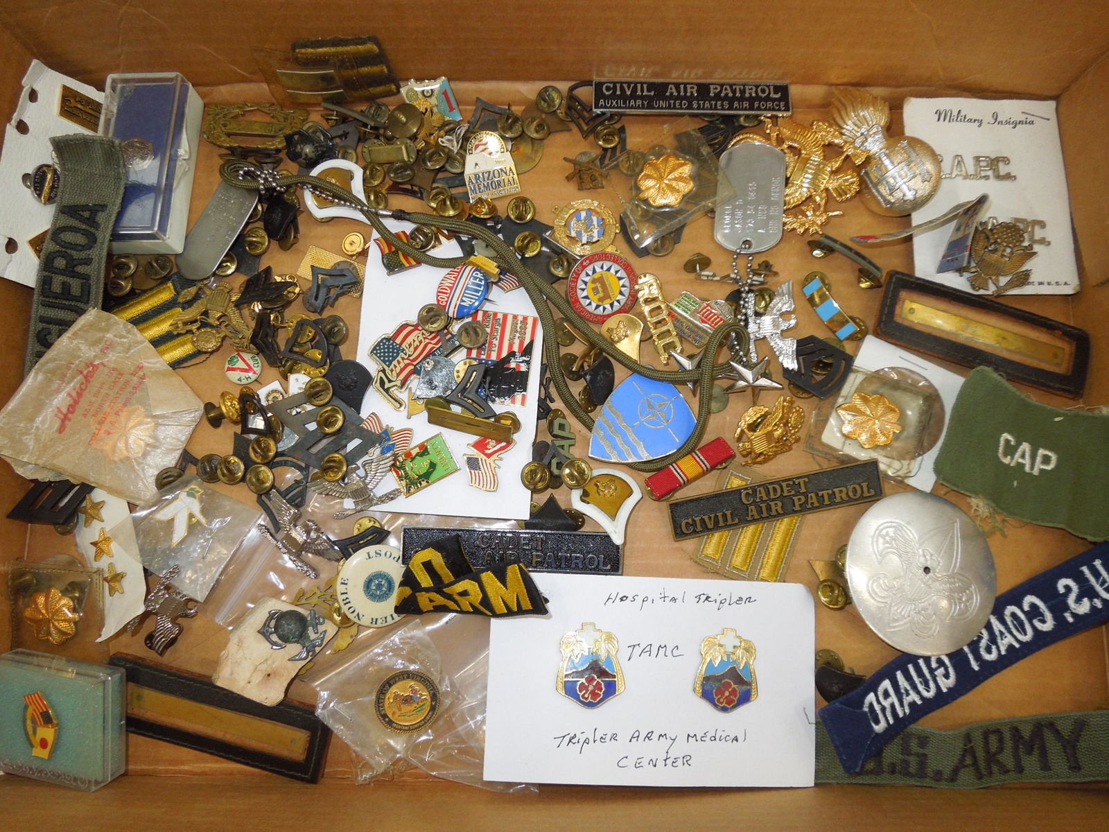 Large Lot Military Pins Patches Insignia Badges (1 of 8)