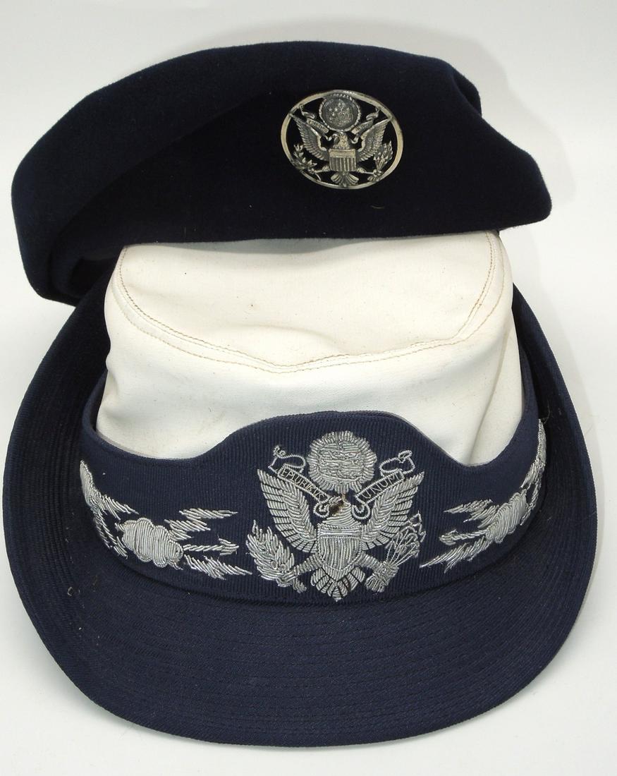 1960s - 70s Era USAF Air Force Womens Officer Visor Cap Beret Hats Lot: 1960s - 70s Era USAF Air Force Womens Officer Visor Cap Beret Hats Lot. The officers visor tag reads Bonk New York. No size is seen. The beret is manufactured by Lish-Kartiganer. 100% Fur Felt. Size i