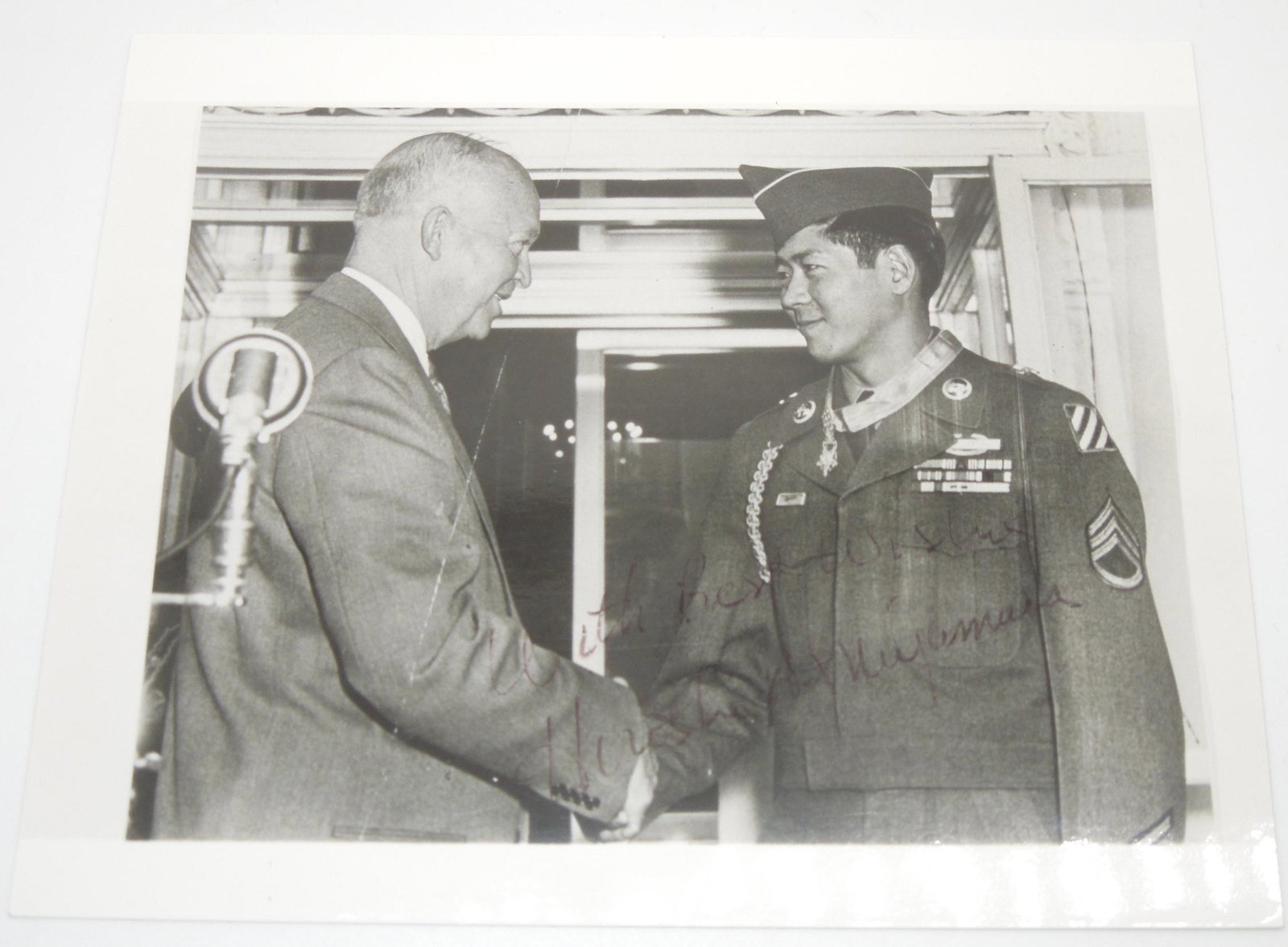 Korean War Signed Autograph Medal of Honor MOH Hiroshi Miyamura: Korean War Signed Autograph Medal of Honor MOH Corporal Hiroshi Miyamura. Hiroshi H. Miyamura (born October 6, 1925) is a retired United States Army soldier and a recipient of the Medal of Honor for h