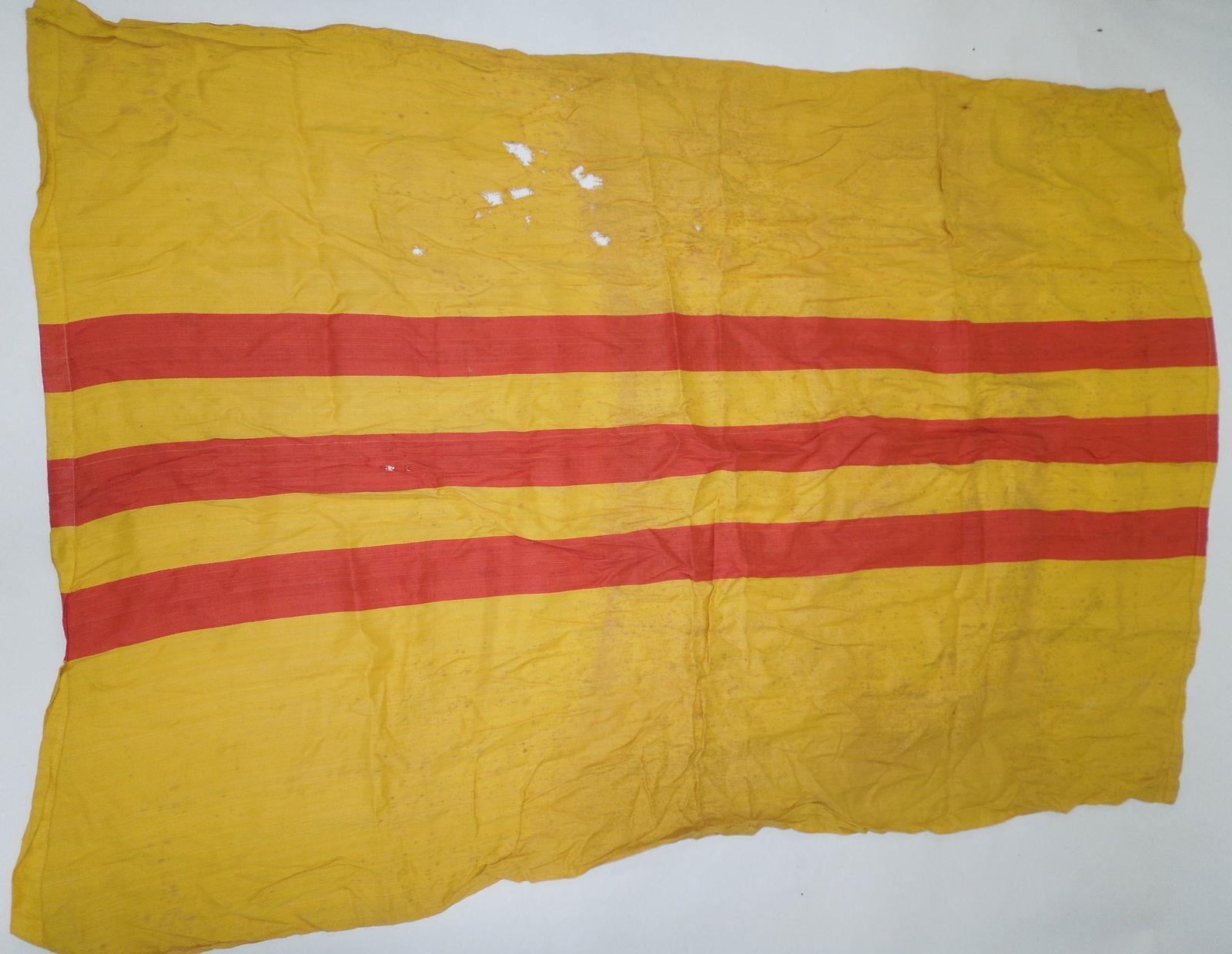 Republic of South Vietnam National Old Flag (1 of 4)