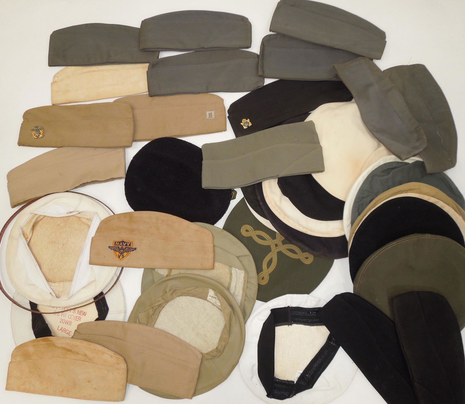 WWII - Vietnam US Navy & USMC Caps Hats & Covers (1 of 10)