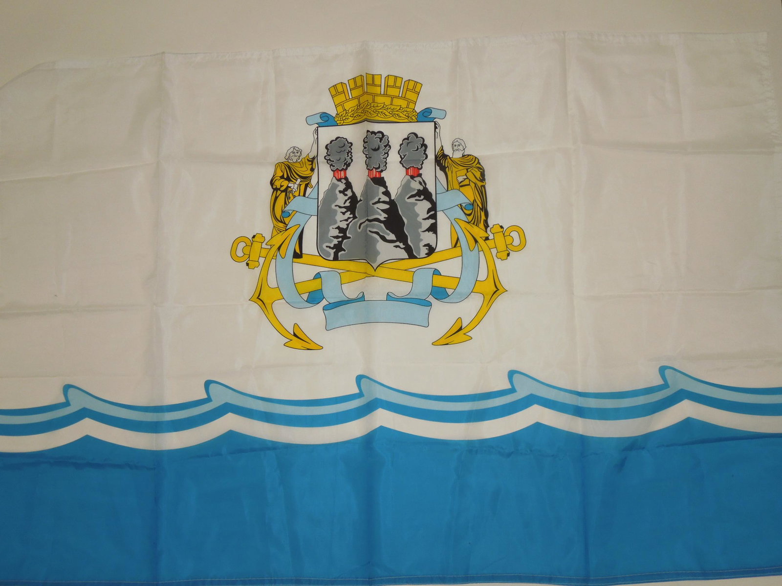 Russia Russian Petropavlovsk-Kamchatsky City Flag: Russia Russian Petropavlovsk-Kamchatsky City Flag. Nylon printed flag. Approximate size is 34 x 52 inches. Flag of city of Petropavlovsk-Kamchatsky in Kamchatka Territory was adopted in 18-oct-2006. F