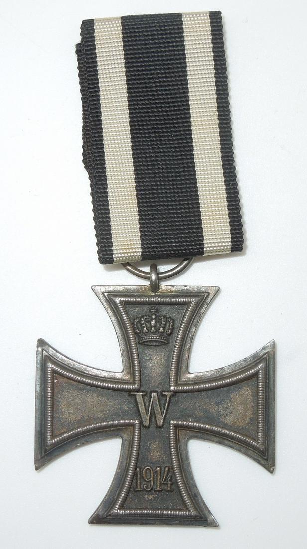 WWI 1914 German Military Iron Cross Second Class Medal (1 of 2)