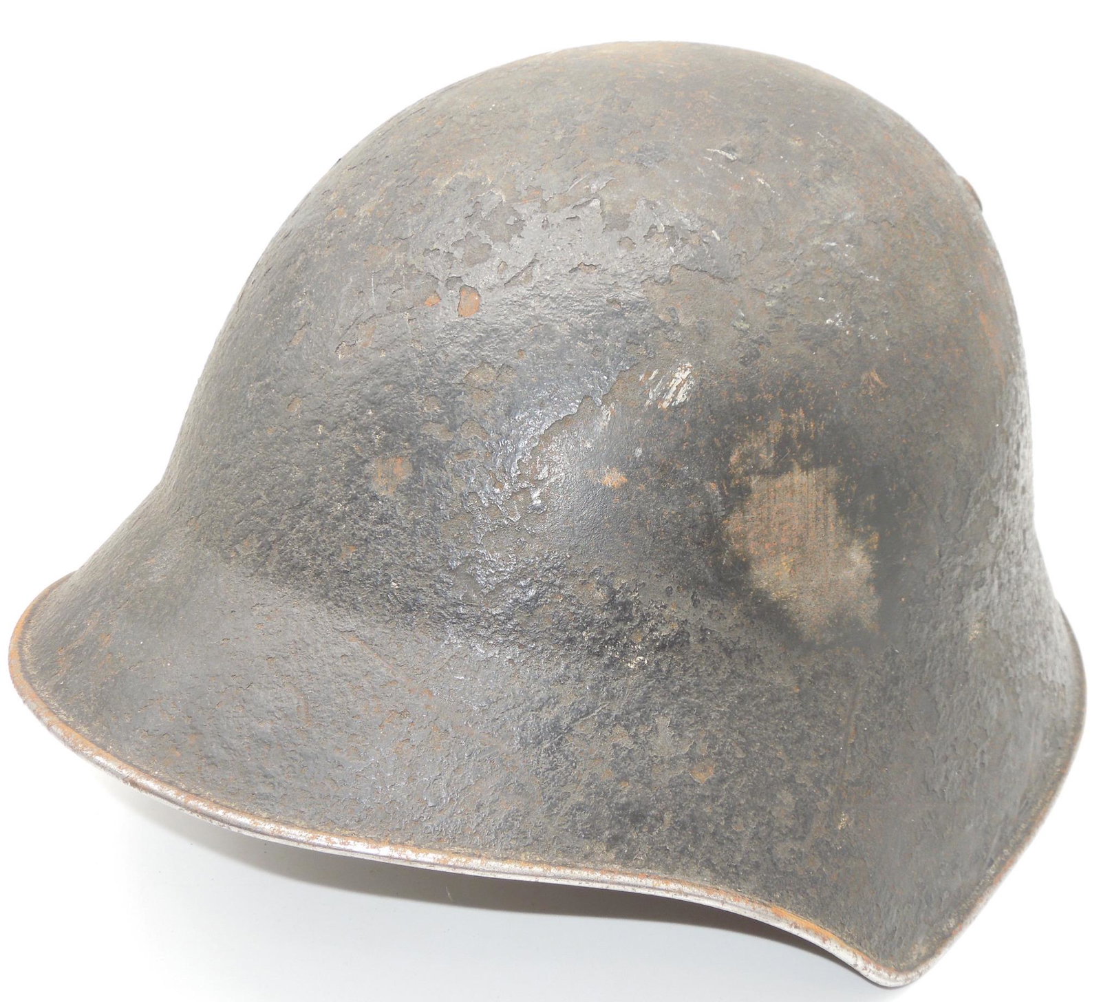 WWII Switzerland Swiss M18 Military Army Helmet & ID Tag: Original Swiss helmet as shown with the Soldier's ID tag in the liner. See pictures for details. Good condition for its age, with signs of use and age.