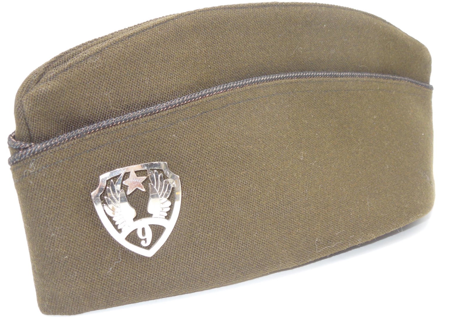 WWII 1943 US 9th USAAF Army Air Force British Made Overseas Cap With Custom Pin: WWII 1943 US 9th USAAF Army Air Force British Made Overseas Cap With Custom Pin. Original British made WWII overseas cap with a custom made metal 9th Air Force DUI type pin on it. Not named. Size 6 7/