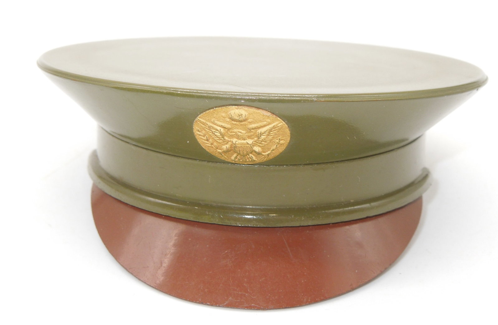 WWII US Army Sweetheart Home Front Visor Ladies Compact: Original WWII ladies compact, military themed. Mirror is damaged. Scale shown for size reference.