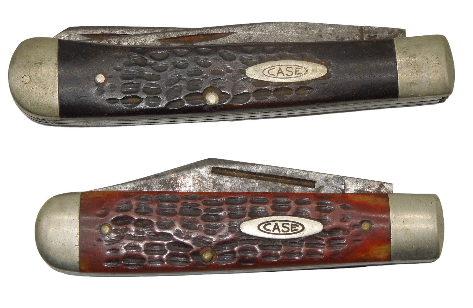 Lot (2) WWII Era Case Folding Pocket Knives: Pair of knives as shown. The blades show wear and have some rusting.