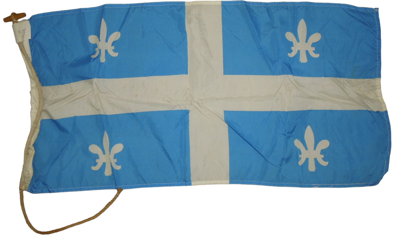 1940s Flag of Quebec Canada & Letter: Original 2 x 4 feet silk flag and copied letter. This was from the former Dr. Clarence Rungee Flag Collection. Dr. Clarence Rungee was born in New Haven, CT and was a veteran of WWI. Following his war