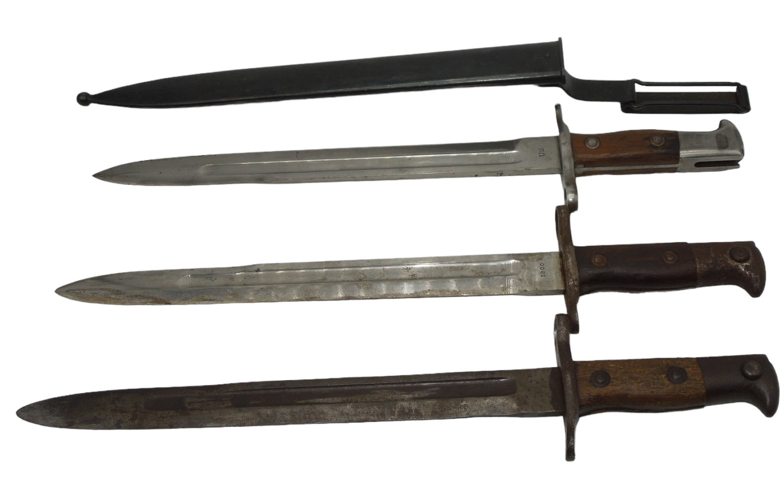 Lot (3) US Army Spanish American War Krag Rifle Bayonets & Scabbards: Lot of three SAW era Krag Rifle bayonets, one with a scabbard and belt holder. Good condition showing wear consistent with age.