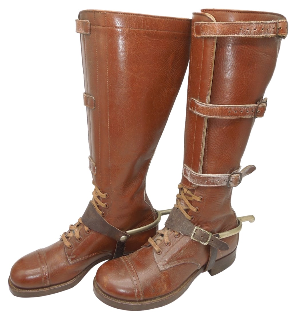 WWII 1940 US Army Officer Cavalry Leather Boots & Spurs: WWII 1940 US Army Officer Cavalry Boots & Spurs. Marked on the inside is 1940 Boston Depot (see photo for more information). Marked Light Tread on the bottom heel. Overall, nice condition for their ag