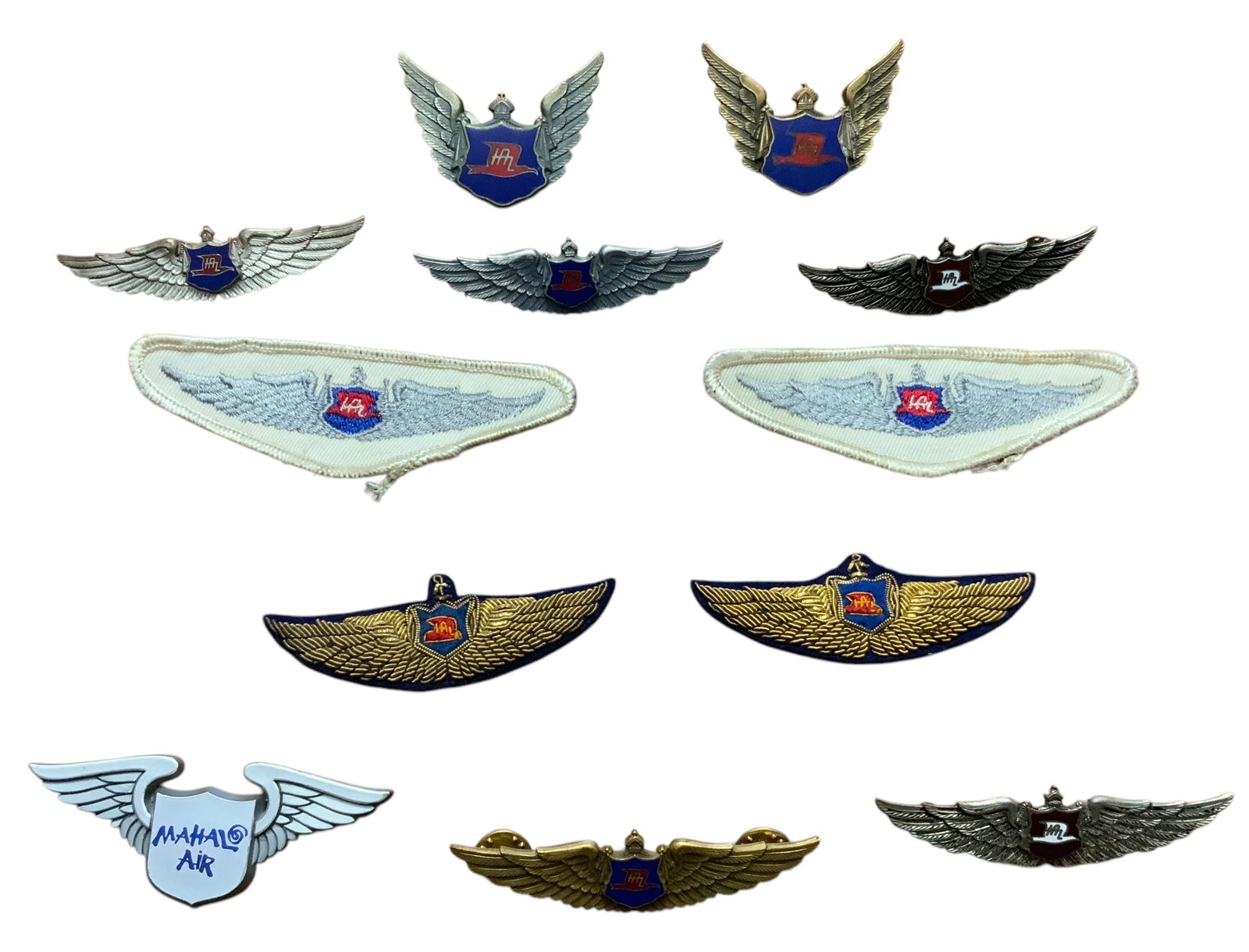Hawaii Hawaiian Airlines Pilot Metal Wings, Bullion Wings, Insignia Lot (12): Hawaii Hawaiian Airlines Metal Wings, Bullion Wings, Insignia. Lot of (12). Some pieces include: Bullion Wings, Silver and gold tone wings, patched Insignia wings.The wings are a combination of pin ba