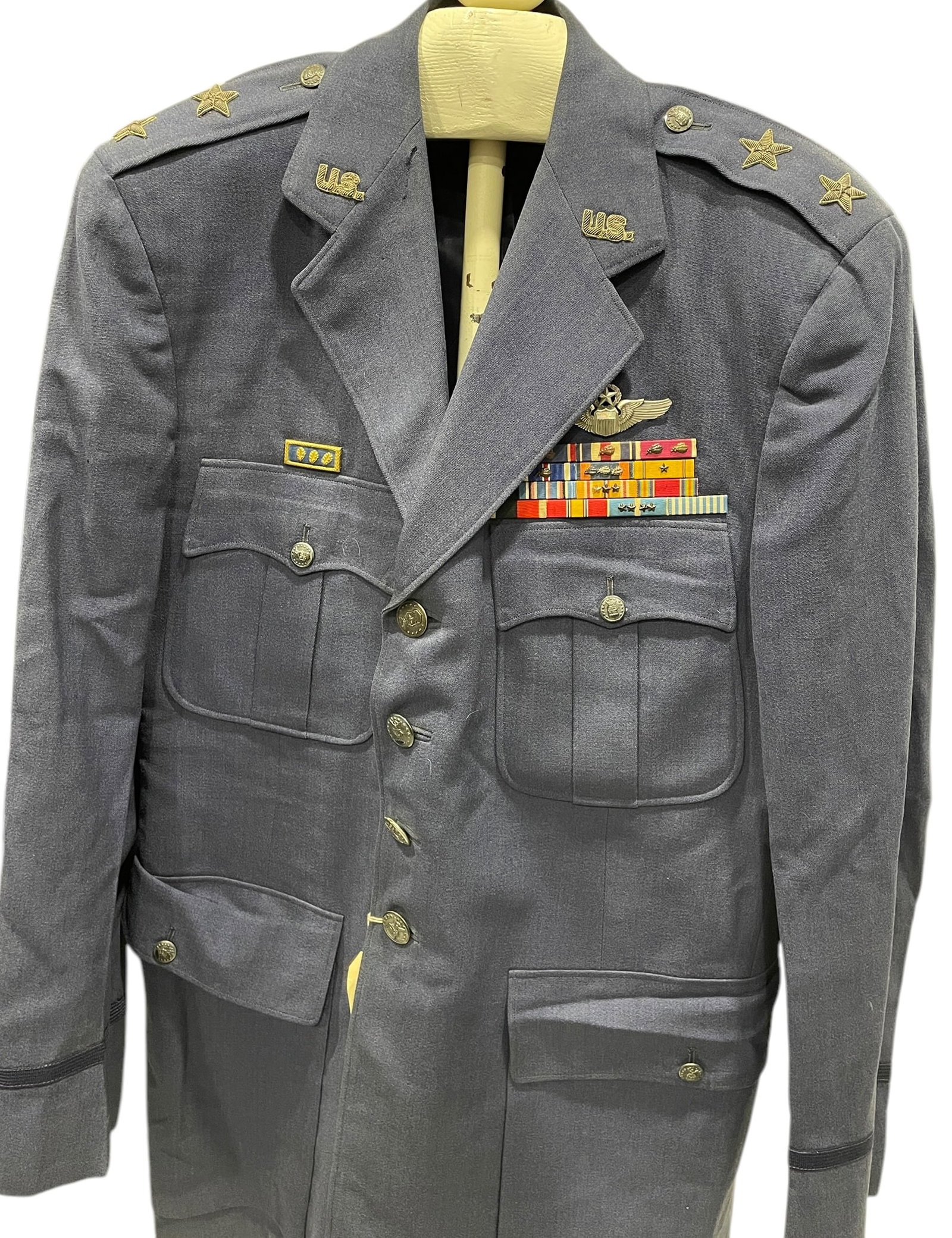 Post WWII USAF Uniform Major General Carmichael 2x DSC Recipient: 1950's Era USAF Dress uniform of Major General Richard Carmichael, two time Distinguished Service Cross recipient. The uniform features pin back command pilot wings, bullion stars and US insignia, and