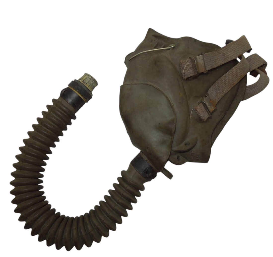 WWII 1943 USAAF Army Air Force A-10 Oxygen Mask: Good condition Type A-10 Oxygen mask dated 4-1943.