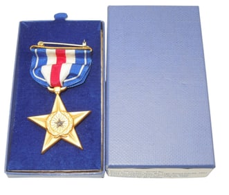 WWII US Army Silver Star Wrap Brooch Medal in 1943 Robbins Box