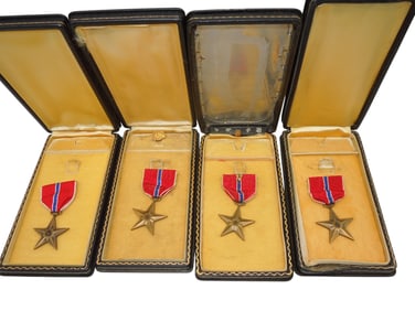 Lot (4) WWII US Military Bronze Star Medals & Boxes