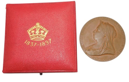 1837 - 1897 British Queen Victoria Diamond Jubilee Bronze Medal & Box