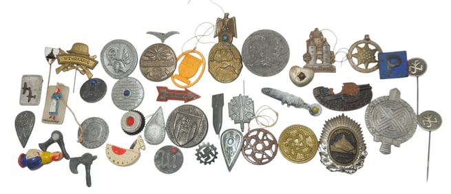 Large Lot WWII Tinnies Pins Badges Military & Patriotic