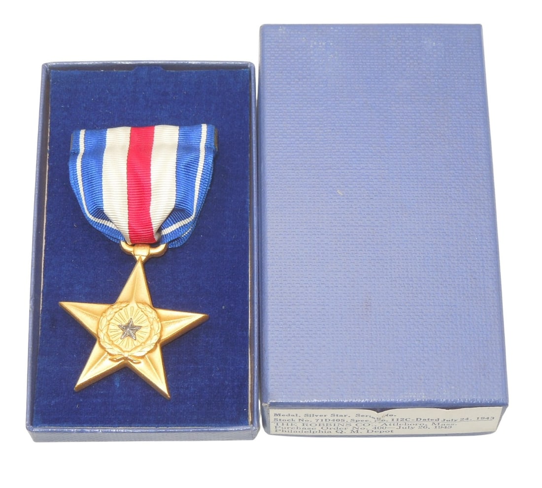 WWII US Army Silver Star Wrap Brooch Medal in 1943 Robbins Box: Mint unissued WWII piece with thick planchette. Not named or numbered.