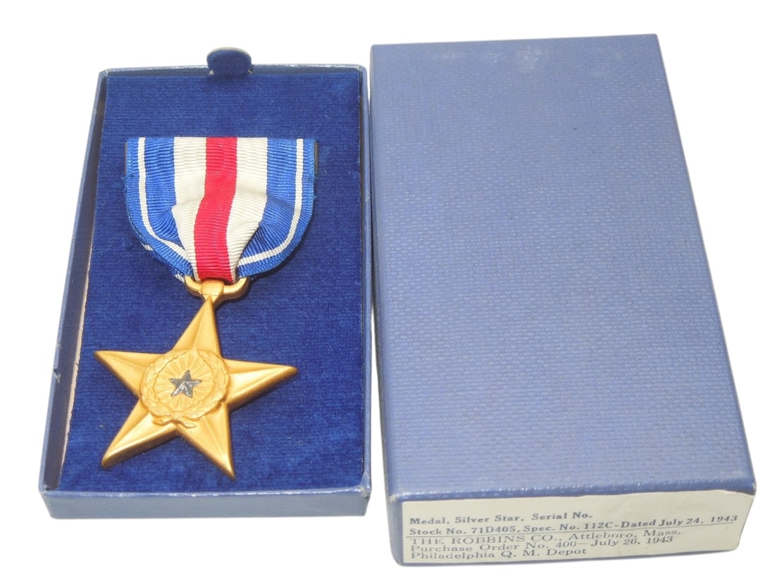 WWII US Army 1943 Robbins Wrap Brooch Silver Star Medal & Box: Original as shown. Unissued, not named or numbered.
