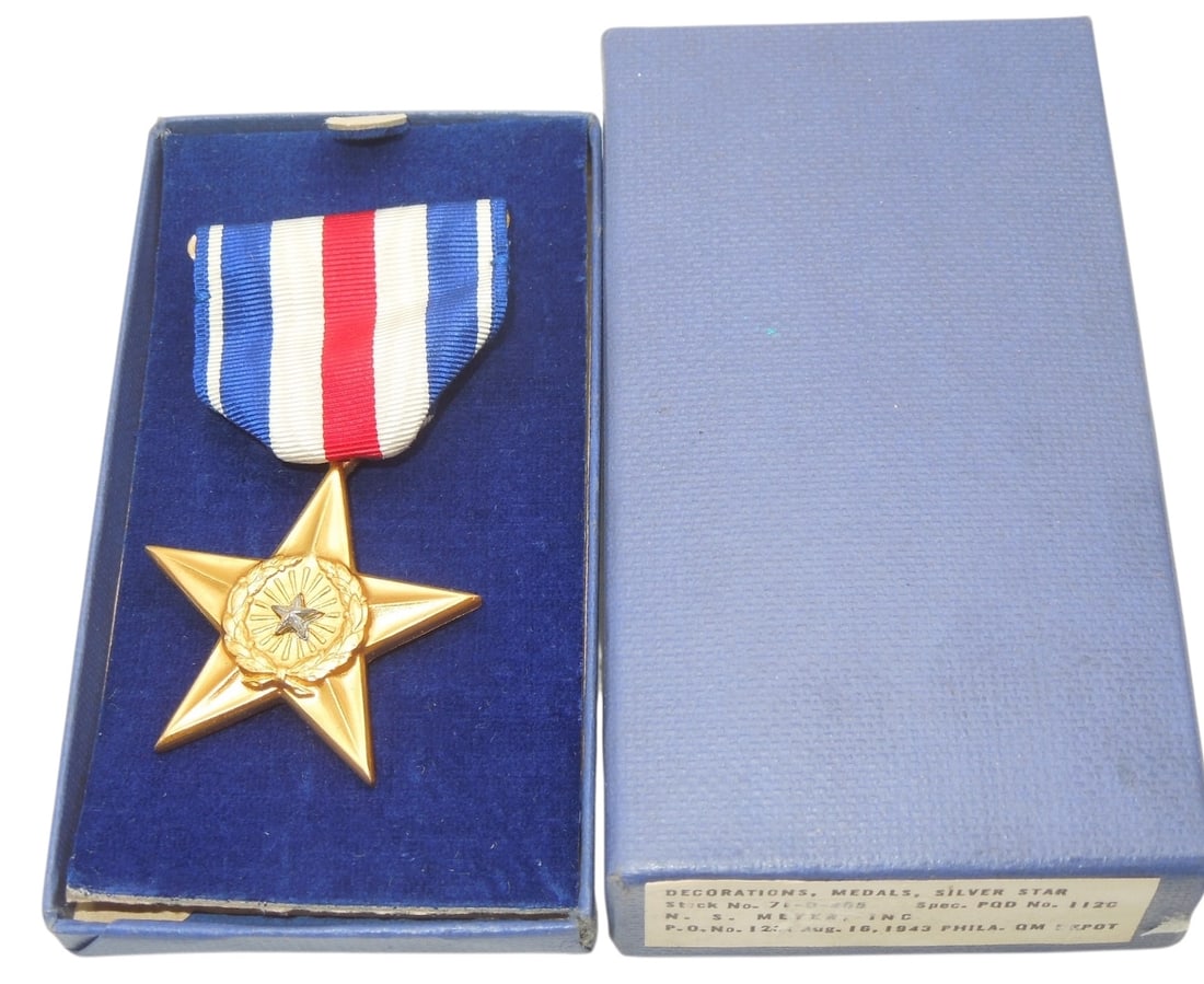 WWII US Army 1943 Meyer Slot Brooch Silver Star Medal & Box: Original as shown. Unissued, not named or numbered.