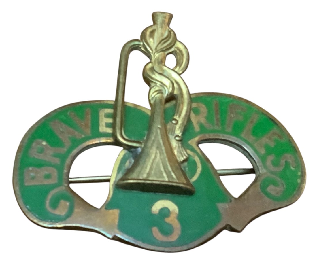WWII Era US Army 3rd Cavalry Regiment Distinctive Unit Insignia (DUI) Pin Back (1 of 2)