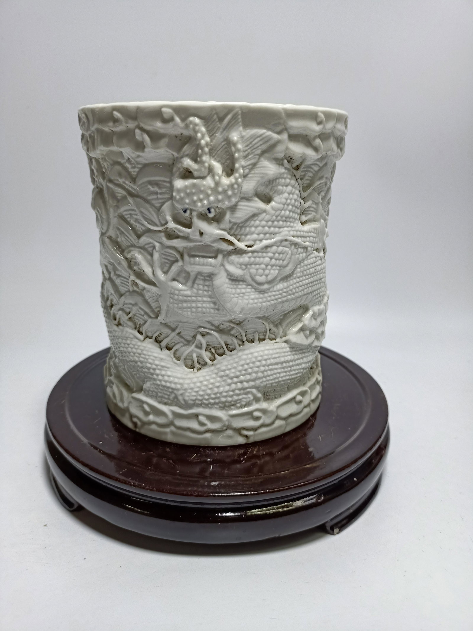 Ceramic dragon pattern pen holder: Measurement ï¼š Height11xWidth10cm