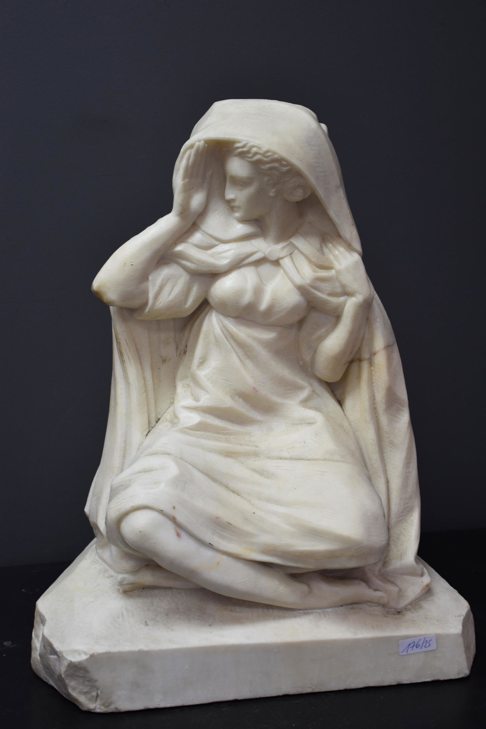 Marcel Wolfers (1886 - 1976). Marble, unique piece made: Marcel Wolfers (1886 - 1976). Marble, unique piece made in 1929, elegant stylized in profile. This work is represented on page 4263 of the encyclopedia "Sculpture in Belgium from 1830 by Cor Engelen.