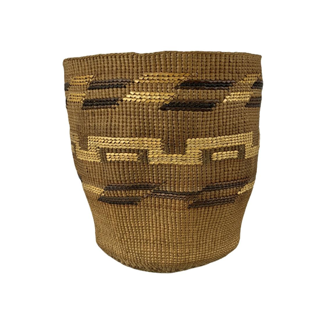 Fine Northwest Coast Tlingit Basket (1 of 4)