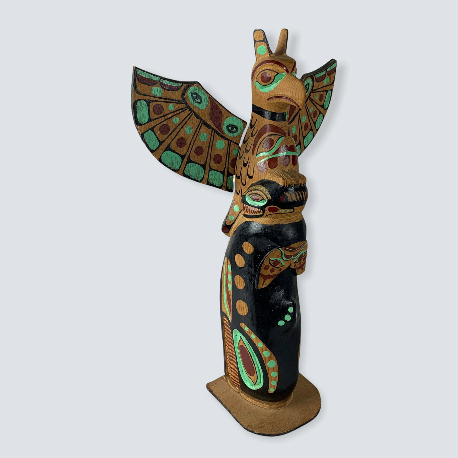 Wonderful Totem by Henry Robertson: Another great totem pole carved by Henry Robertson, â€œ,Thunderbird - Salmon - Whale â€œ, 15m tall. Naas River B.C., well signed, Excellent +++