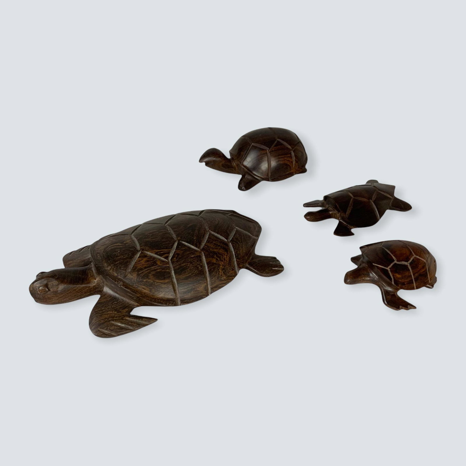 4 Vintage Ironwood Turtles: Lot includes Ironwood turtles. 8 1/4 - 5 1/2 - & 4