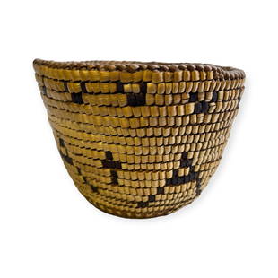 Early Klickitat American Indian Basket: Measures 3 x 5 inches in diameter approx. Nice condition.