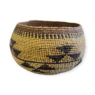 Native American Northwest Coast Basket: Early 1900's North-west coastal open basket. Approx 3 1/4 inches tall x 5.5 inches wide/diameter.