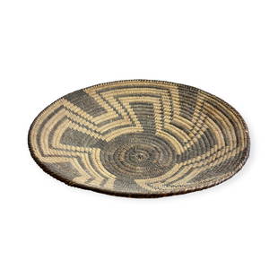 Large Pima Geometric Basket/Tray: A circa 1910-1920 Pima basket tray. Good condition measuring approx 11.5 inches in diameter.